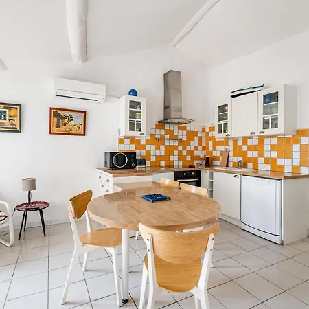 Le Clocher Par Dodo-a-cassis アパート カシ